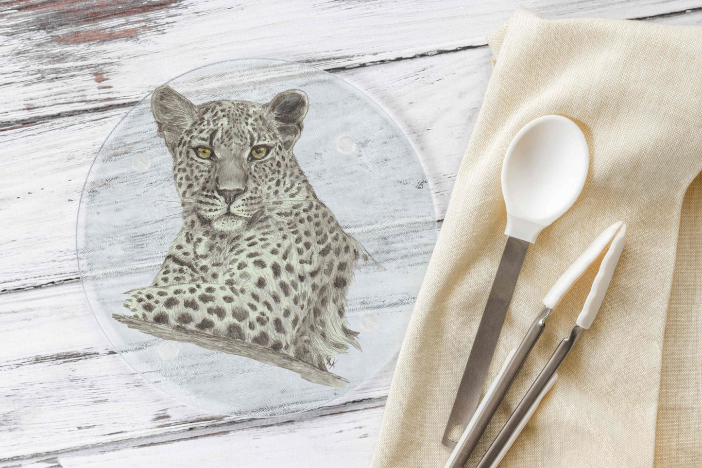 Leopard Cutting board, Leopard chopping board, circular glass board, African animal, kitchen decor, kitchen accessory, unique gift, exclusive gift, housewarming gift
